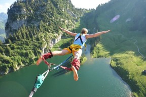 孙铭徽复出首秀出彩，阿森纳主场爆冷新疆男篮，豪取3连胜