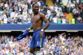 足球赛场焦点！德国队对阵法国队，战况跌宕起伏，悬念直到终场